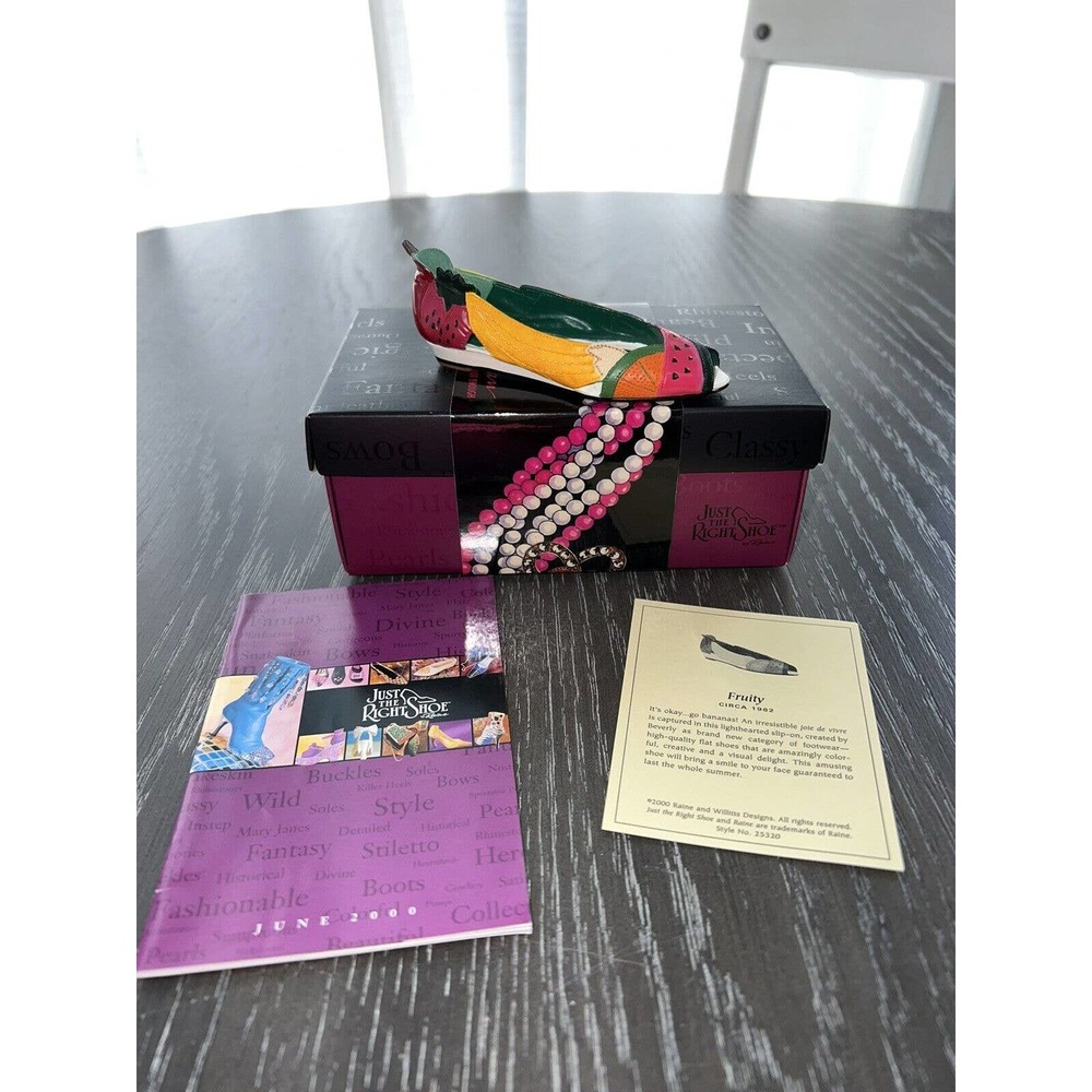 Just the Right Shoe by Raine Fruity #25320 Original Box & Certificate